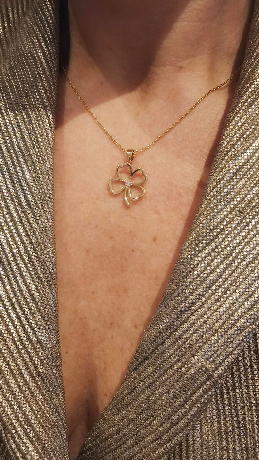 "Shiny Clover Flower" ketting