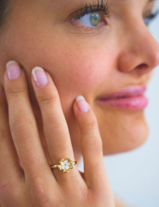 "Bloom cocoon" ring