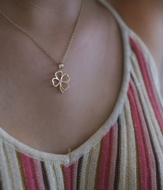 „Shiny Clover Flower“ Kette